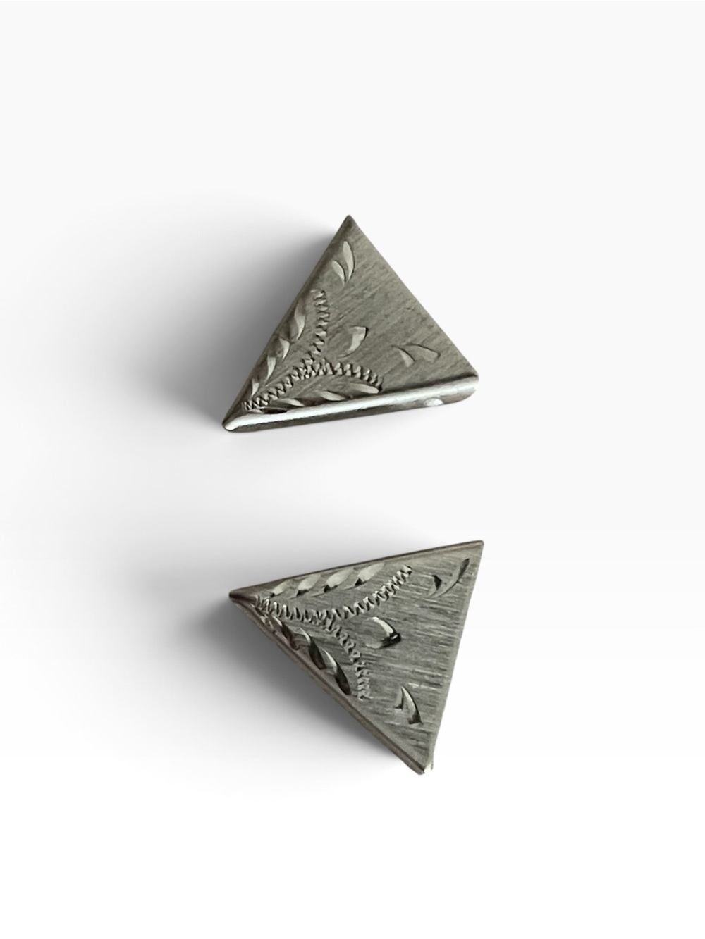 Hand-Engraved Triangle Silver Button - Picture 2 of 8